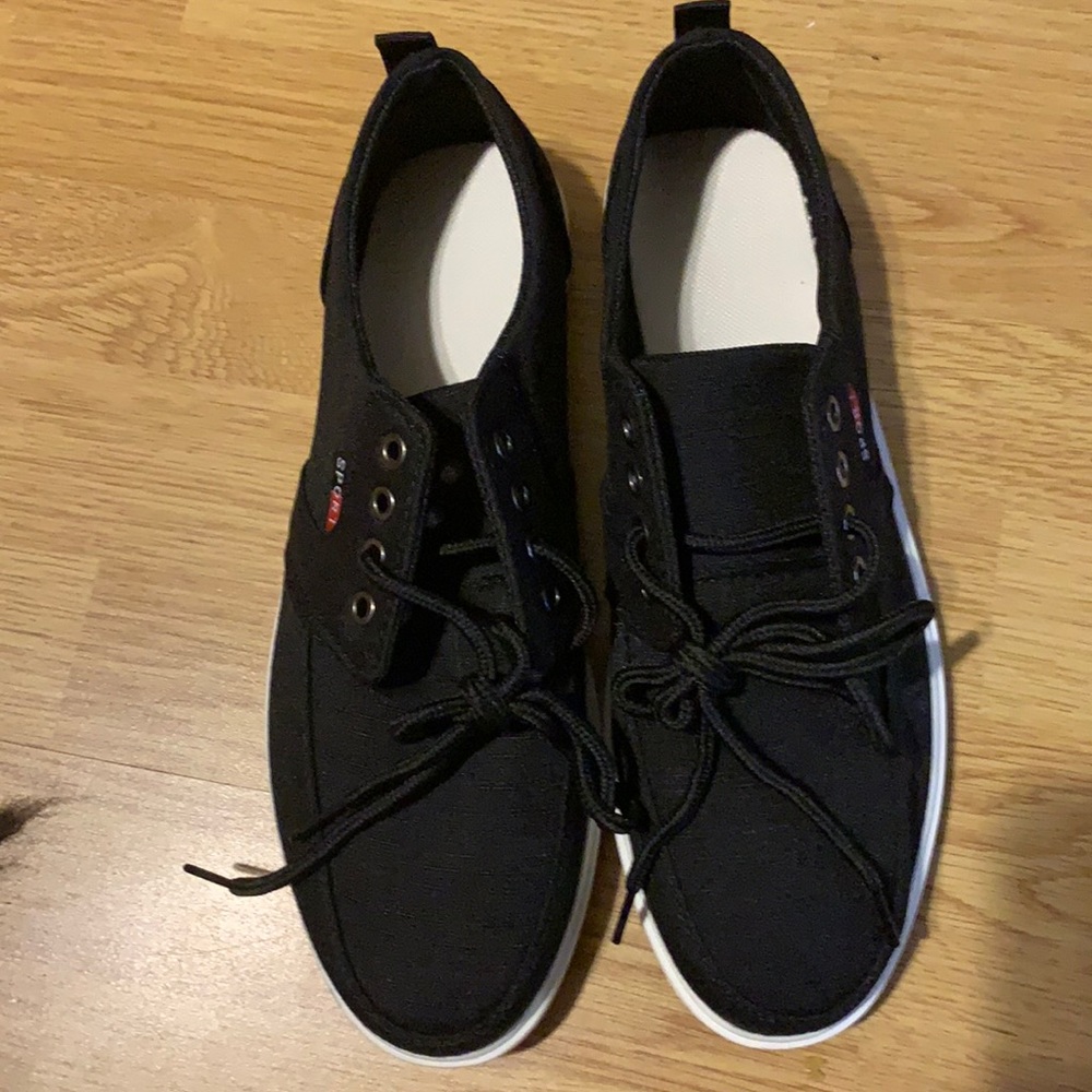 Men’s Black canvas lace-up tennis shoes, size 10